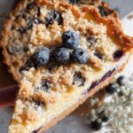 Blaubeer-Tarte mit Vanille-Schmand und Streuseln