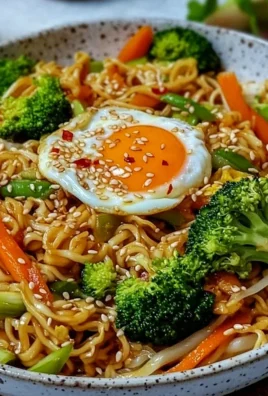 Gebratene Nudeln mit Gemüse und Ei - asiatisch