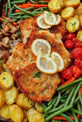 Panierte Parmesan Hähnchenschnitzel aus dem Ofen mit Gemüse und Kartoffelecken