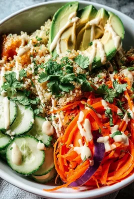 Quinoa-Gemüse-Bowl mit Tahini-Dressing