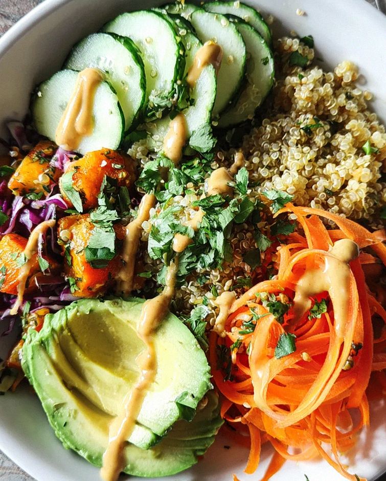 Quinoa-Gemüse-Bowl mit Tahini-Dressing – Schritt 2