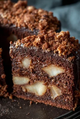 Saftiger Schokoladen-Birnenkuchen mit Schoko-Streuseln