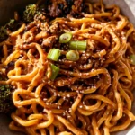 Schnelle Asianudeln mit Erdnusssauce