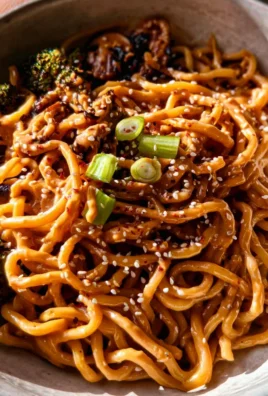 Schnelle Asianudeln mit Erdnusssauce